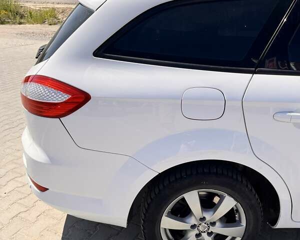 Білий Форд Мондео, об'ємом двигуна 2 л та пробігом 355 тис. км за 6300 $, фото 15 на Automoto.ua