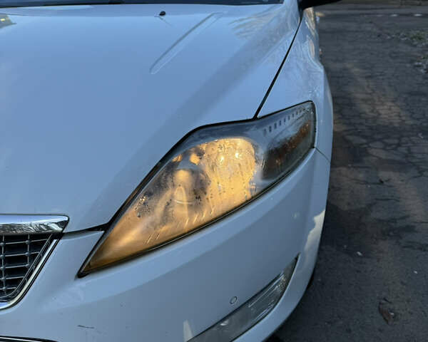 Белый Форд Мондео, объемом двигателя 2 л и пробегом 249 тыс. км за 6600 $, фото 20 на Automoto.ua