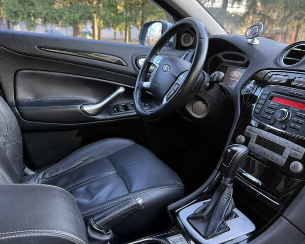 Белый Форд Мондео, объемом двигателя 2 л и пробегом 249 тыс. км за 6600 $, фото 11 на Automoto.ua