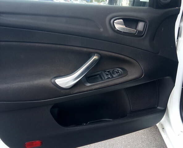 Белый Форд Мондео, объемом двигателя 0 л и пробегом 311 тыс. км за 5700 $, фото 3 на Automoto.ua