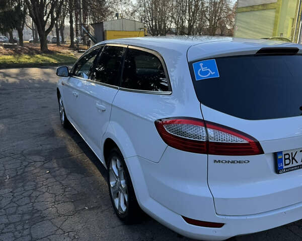 Белый Форд Мондео, объемом двигателя 2 л и пробегом 249 тыс. км за 6600 $, фото 4 на Automoto.ua
