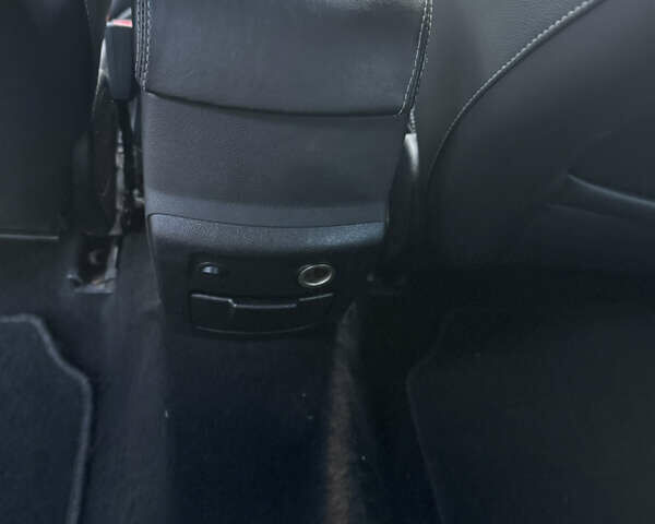 Белый Форд Мондео, объемом двигателя 2 л и пробегом 249 тыс. км за 6600 $, фото 16 на Automoto.ua