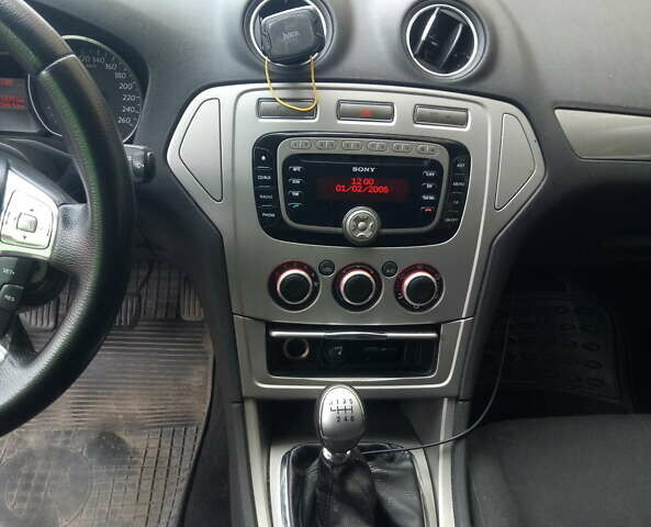 Белый Форд Мондео, объемом двигателя 0 л и пробегом 311 тыс. км за 5700 $, фото 2 на Automoto.ua