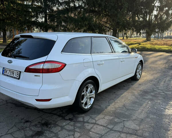Белый Форд Мондео, объемом двигателя 2 л и пробегом 249 тыс. км за 6600 $, фото 2 на Automoto.ua
