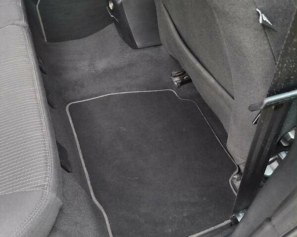 Білий Форд Мондео, об'ємом двигуна 2 л та пробігом 270 тис. км за 9500 $, фото 23 на Automoto.ua