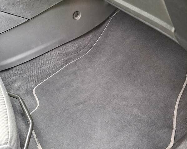 Білий Форд Мондео, об'ємом двигуна 2 л та пробігом 270 тис. км за 9500 $, фото 25 на Automoto.ua