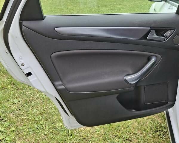 Білий Форд Мондео, об'ємом двигуна 2 л та пробігом 270 тис. км за 9500 $, фото 26 на Automoto.ua