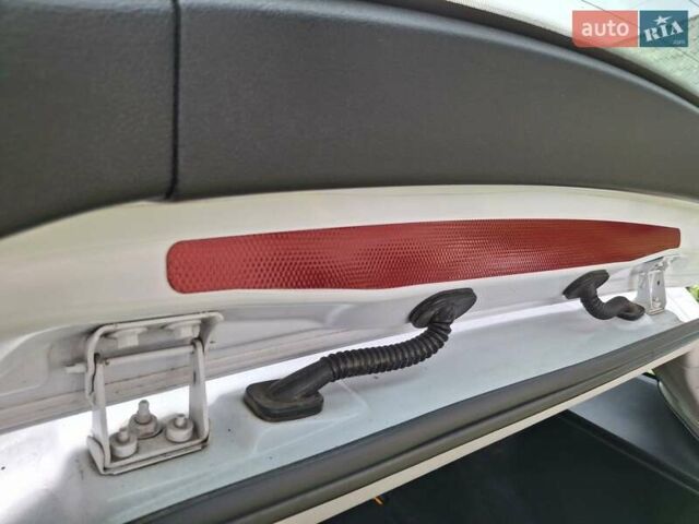 Білий Форд Мондео, об'ємом двигуна 2 л та пробігом 270 тис. км за 9500 $, фото 30 на Automoto.ua