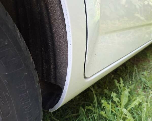 Білий Форд Мондео, об'ємом двигуна 2 л та пробігом 270 тис. км за 9500 $, фото 35 на Automoto.ua