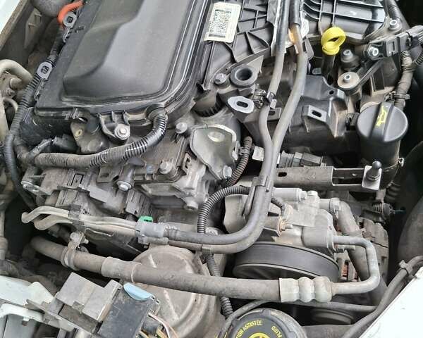 Білий Форд Мондео, об'ємом двигуна 2 л та пробігом 270 тис. км за 9500 $, фото 33 на Automoto.ua