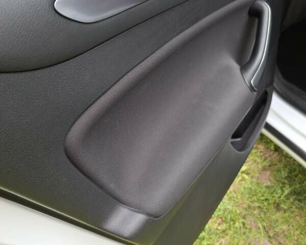 Білий Форд Мондео, об'ємом двигуна 2 л та пробігом 270 тис. км за 9500 $, фото 19 на Automoto.ua