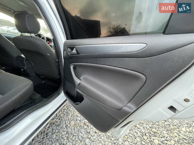 Белый Форд Мондео, объемом двигателя 2 л и пробегом 287 тыс. км за 7800 $, фото 18 на Automoto.ua