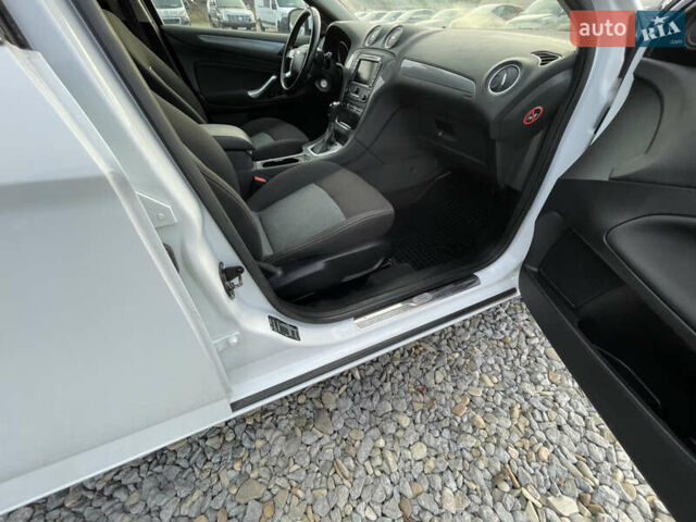 Белый Форд Мондео, объемом двигателя 2 л и пробегом 287 тыс. км за 7800 $, фото 16 на Automoto.ua