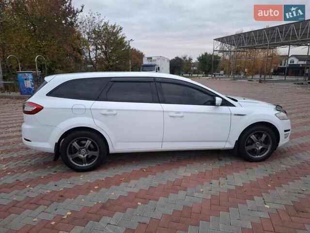 Белый Форд Мондео, объемом двигателя 2 л и пробегом 270 тыс. км за 8300 $, фото 7 на Automoto.ua