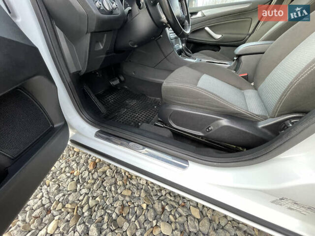 Белый Форд Мондео, объемом двигателя 2 л и пробегом 287 тыс. км за 7800 $, фото 11 на Automoto.ua