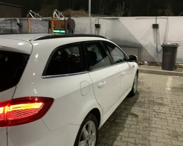 Белый Форд Мондео, объемом двигателя 2 л и пробегом 280 тыс. км за 6300 $, фото 6 на Automoto.ua