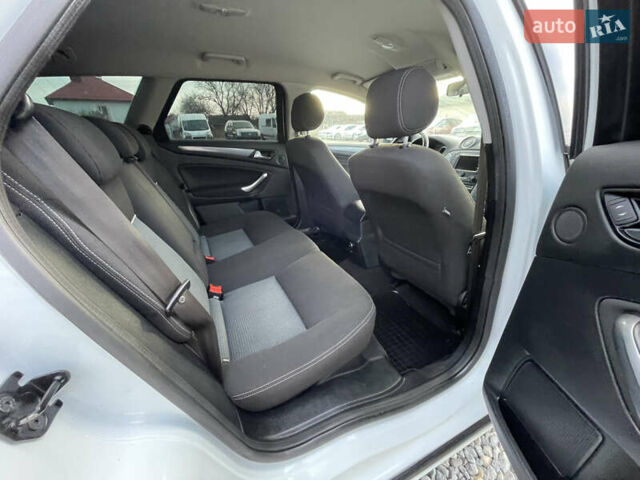 Белый Форд Мондео, объемом двигателя 2 л и пробегом 287 тыс. км за 7800 $, фото 17 на Automoto.ua