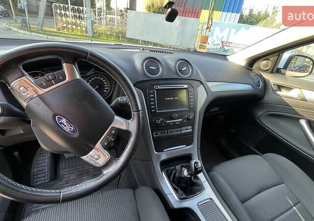 Белый Форд Мондео, объемом двигателя 2 л и пробегом 252 тыс. км за 9200 $, фото 16 на Automoto.ua