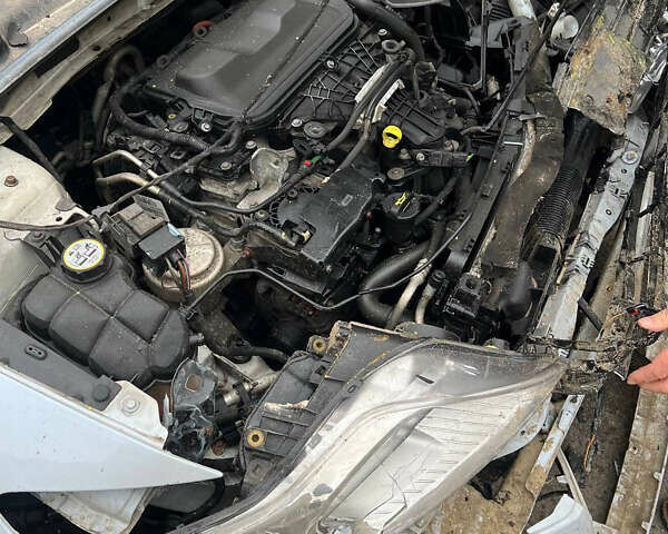 Белый Форд Мондео, объемом двигателя 2 л и пробегом 185 тыс. км за 5000 $, фото 5 на Automoto.ua