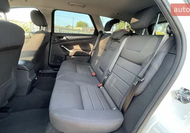 Белый Форд Мондео, объемом двигателя 2 л и пробегом 252 тыс. км за 9200 $, фото 15 на Automoto.ua