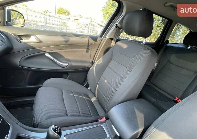 Белый Форд Мондео, объемом двигателя 2 л и пробегом 252 тыс. км за 9200 $, фото 17 на Automoto.ua