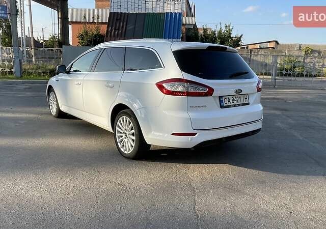 Белый Форд Мондео, объемом двигателя 2 л и пробегом 252 тыс. км за 9200 $, фото 2 на Automoto.ua