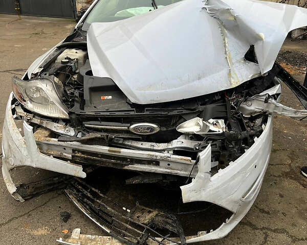 Белый Форд Мондео, объемом двигателя 2 л и пробегом 185 тыс. км за 5000 $, фото 4 на Automoto.ua