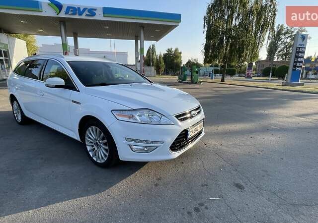 Белый Форд Мондео, объемом двигателя 2 л и пробегом 252 тыс. км за 9200 $, фото 3 на Automoto.ua