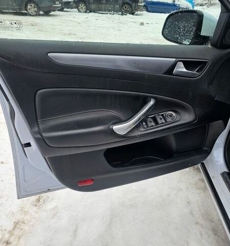 Белый Форд Мондео, объемом двигателя 2 л и пробегом 210 тыс. км за 4000 $, фото 20 на Automoto.ua