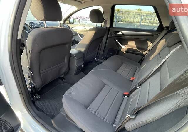 Белый Форд Мондео, объемом двигателя 2 л и пробегом 252 тыс. км за 9200 $, фото 13 на Automoto.ua