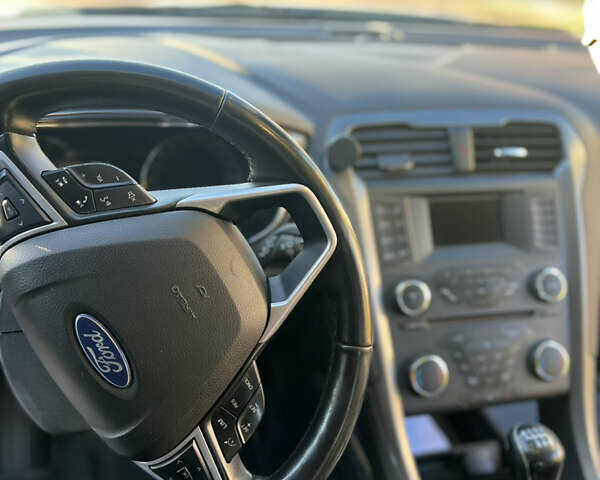 Білий Форд Мондео, об'ємом двигуна 2 л та пробігом 202 тис. км за 10800 $, фото 28 на Automoto.ua