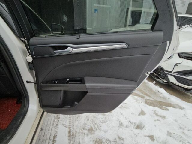 Белый Форд Мондео, объемом двигателя 2 л и пробегом 137 тыс. км за 10500 $, фото 23 на Automoto.ua