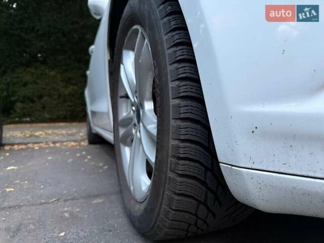 Білий Форд Мондео, об'ємом двигуна 2 л та пробігом 215 тис. км за 11000 $, фото 13 на Automoto.ua