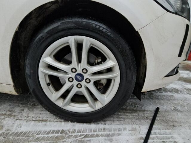 Белый Форд Мондео, объемом двигателя 2 л и пробегом 137 тыс. км за 10500 $, фото 33 на Automoto.ua