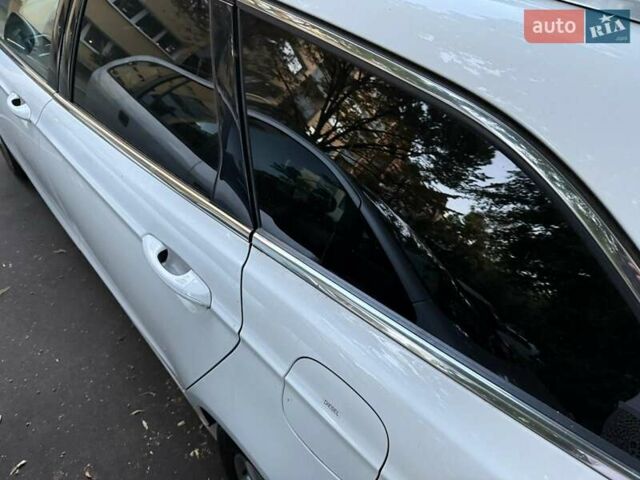 Білий Форд Мондео, об'ємом двигуна 2 л та пробігом 215 тис. км за 11000 $, фото 15 на Automoto.ua