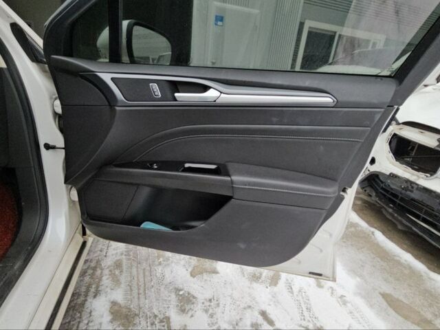 Белый Форд Мондео, объемом двигателя 2 л и пробегом 137 тыс. км за 10500 $, фото 20 на Automoto.ua