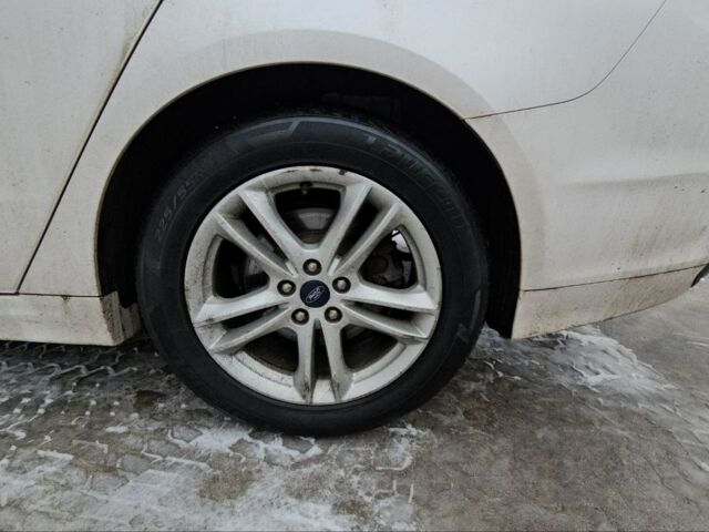 Белый Форд Мондео, объемом двигателя 2 л и пробегом 137 тыс. км за 10500 $, фото 30 на Automoto.ua