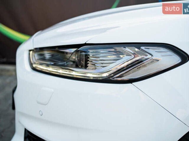 Белый Форд Мондео, объемом двигателя 2 л и пробегом 227 тыс. км за 14500 $, фото 18 на Automoto.ua