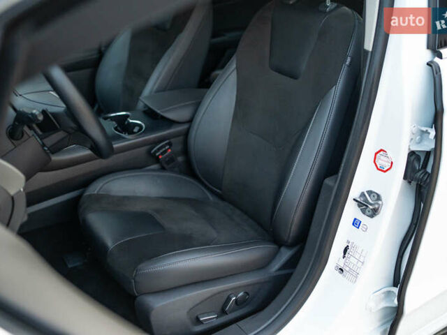 Белый Форд Мондео, объемом двигателя 2 л и пробегом 227 тыс. км за 14500 $, фото 47 на Automoto.ua