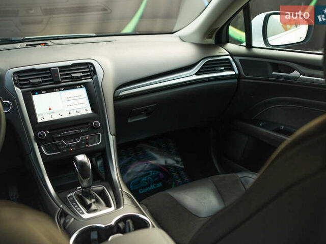 Белый Форд Мондео, объемом двигателя 2 л и пробегом 227 тыс. км за 14500 $, фото 68 на Automoto.ua