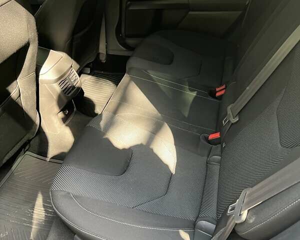 Белый Форд Мондео, объемом двигателя 2 л и пробегом 142 тыс. км за 13500 $, фото 16 на Automoto.ua