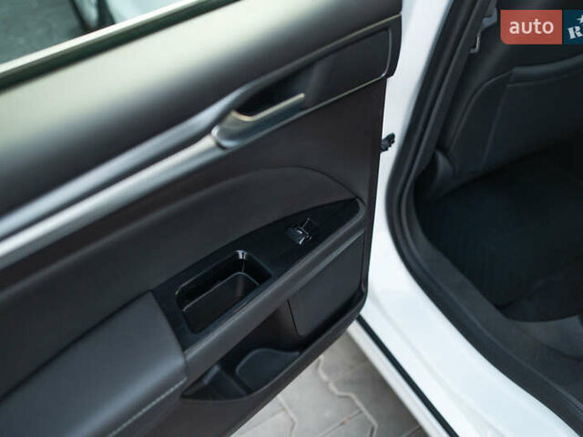 Белый Форд Мондео, объемом двигателя 2 л и пробегом 227 тыс. км за 14500 $, фото 54 на Automoto.ua