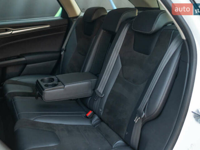 Белый Форд Мондео, объемом двигателя 2 л и пробегом 227 тыс. км за 14500 $, фото 49 на Automoto.ua