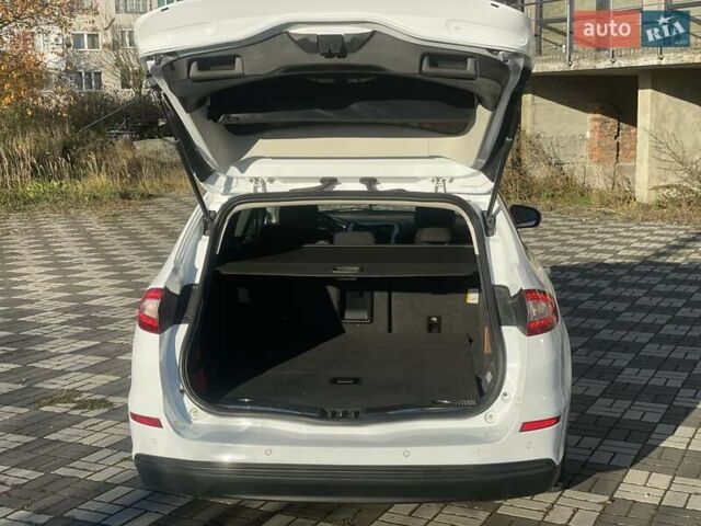 Белый Форд Мондео, объемом двигателя 2 л и пробегом 361 тыс. км за 12000 $, фото 26 на Automoto.ua