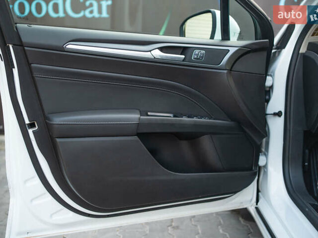 Белый Форд Мондео, объемом двигателя 2 л и пробегом 227 тыс. км за 14500 $, фото 50 на Automoto.ua