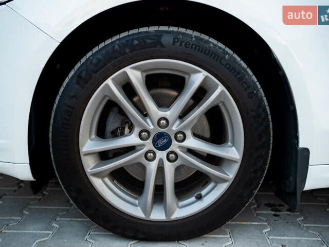 Белый Форд Мондео, объемом двигателя 2 л и пробегом 227 тыс. км за 14500 $, фото 33 на Automoto.ua