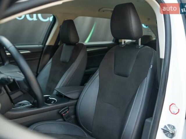 Белый Форд Мондео, объемом двигателя 2 л и пробегом 227 тыс. км за 14500 $, фото 46 на Automoto.ua