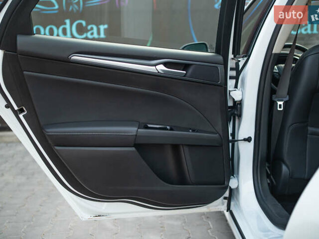 Белый Форд Мондео, объемом двигателя 2 л и пробегом 227 тыс. км за 14500 $, фото 53 на Automoto.ua