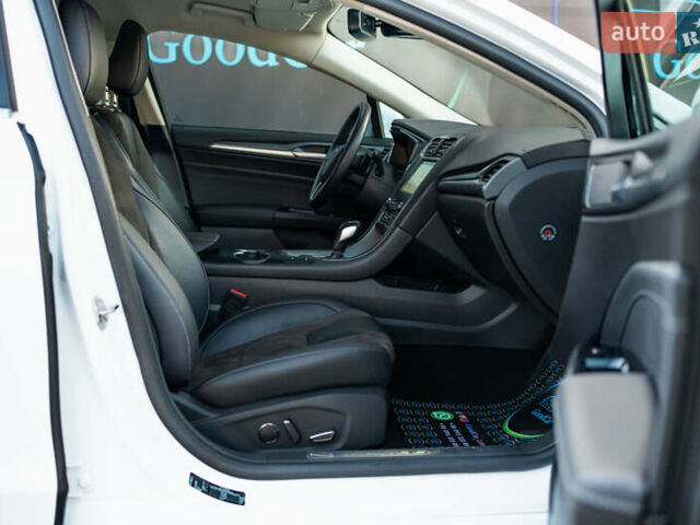 Белый Форд Мондео, объемом двигателя 2 л и пробегом 227 тыс. км за 14500 $, фото 37 на Automoto.ua