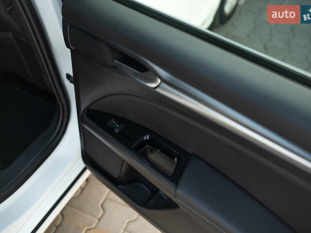 Белый Форд Мондео, объемом двигателя 2 л и пробегом 227 тыс. км за 14500 $, фото 56 на Automoto.ua